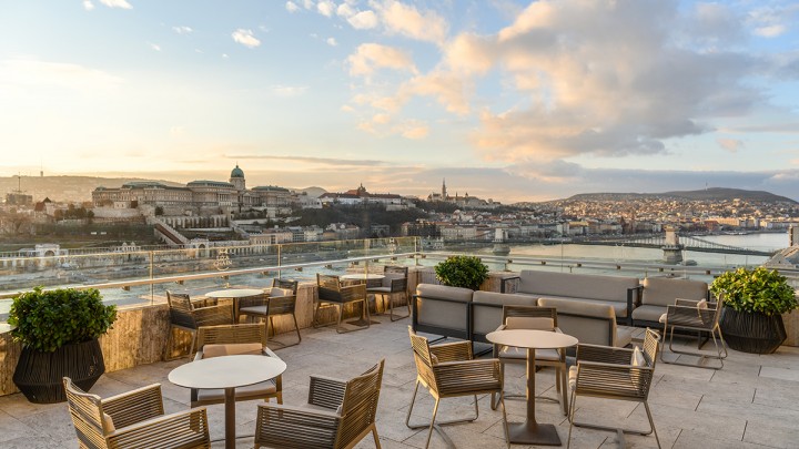 Tetőterasz szezon indul - a Liz & Chain Rooftop Bár új élményekkel vár