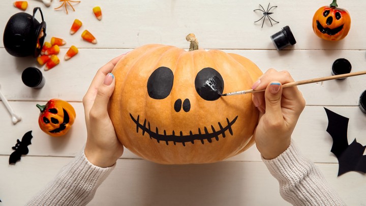 Halloween tök festése: mutatjuk a legizgalmasabb ötleteket, ha belevágnál!