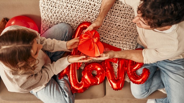 DIY ötletek Valentin-napra férfiaknak: lepd meg kedvesed saját készítésű ajándékkal!