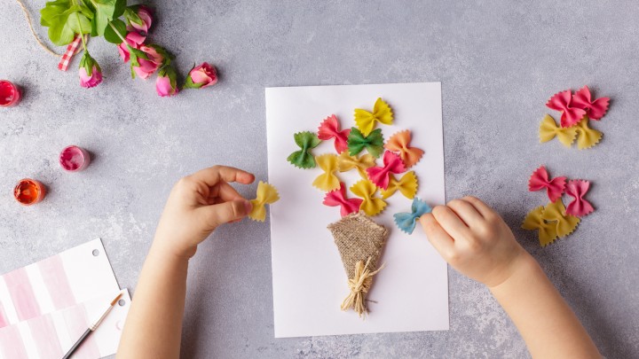 Hát, ez tészta őrület! 3 könnyen elkészíthető DIY ötlet gyerekeknek száraztésztával
