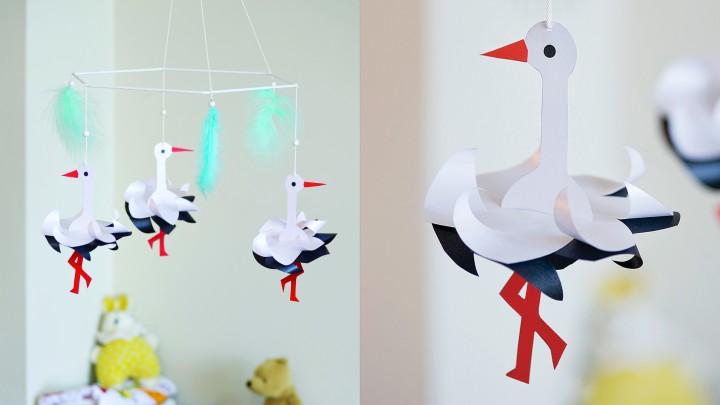 Gólyákkal díszített kiságyforgó a kiságy fölé – készítsd el alkotónk segítségével!