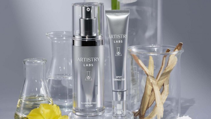 Sötét foltok a bőrön? Az Artistry Labs™ Világosító rendszer precíz megoldást jelent